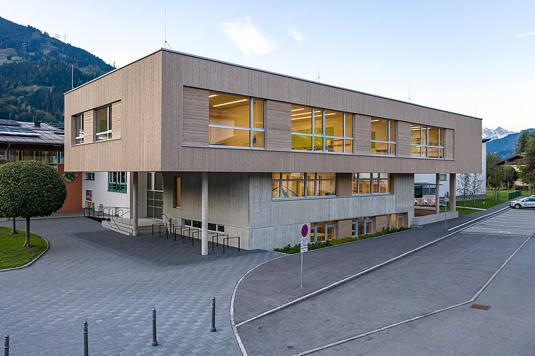 Architektur der Volksschule St. Johann im Pongau